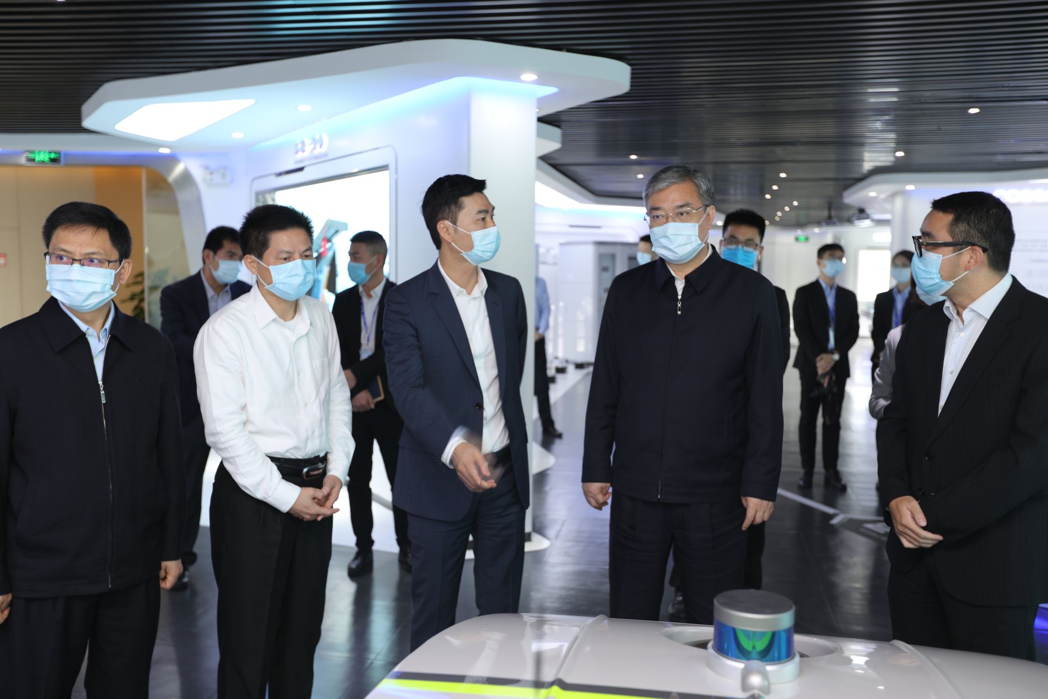 拉萨市委书记鲁毅调研欧宝OB环境，激励企业再接再严创新高