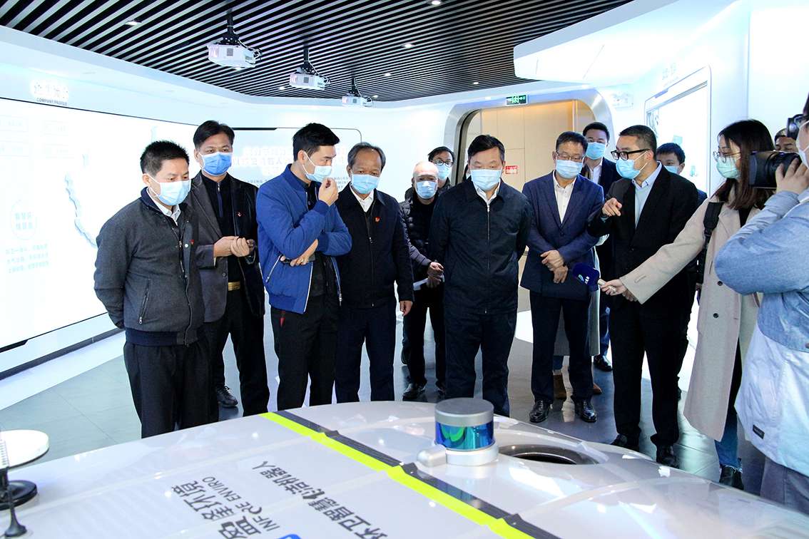 拉萨市市长朱伟率队视察领导欧宝OB环境复工抗疫工作，多款环卫消毒设备助力全国抗疫获赞！